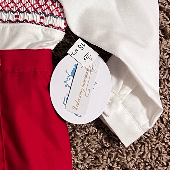 LULI & ME BOYS CLASSIC RED CHRISTMAS SMOCKED BUTTON ON OUTFIT - Picture 3 of 3